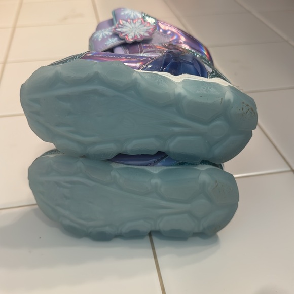 Disney Frozen 2 Elsa & Anna Size 6 Light-up Snow Boots - Picture 5 of 5